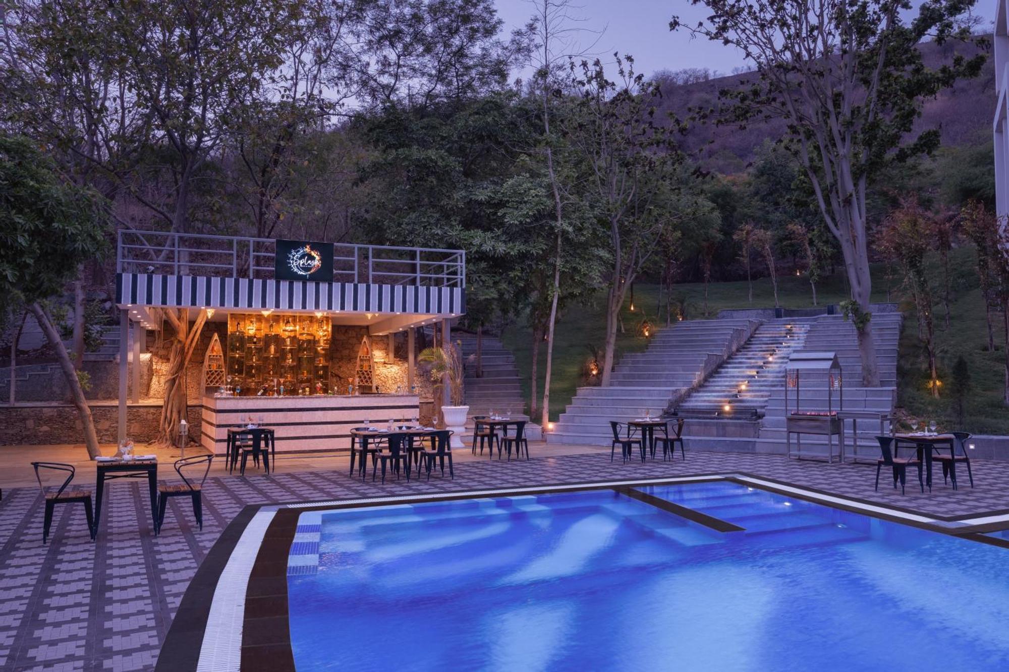 Essentia Luxury Resort & Spa Удайпур Екстериор снимка