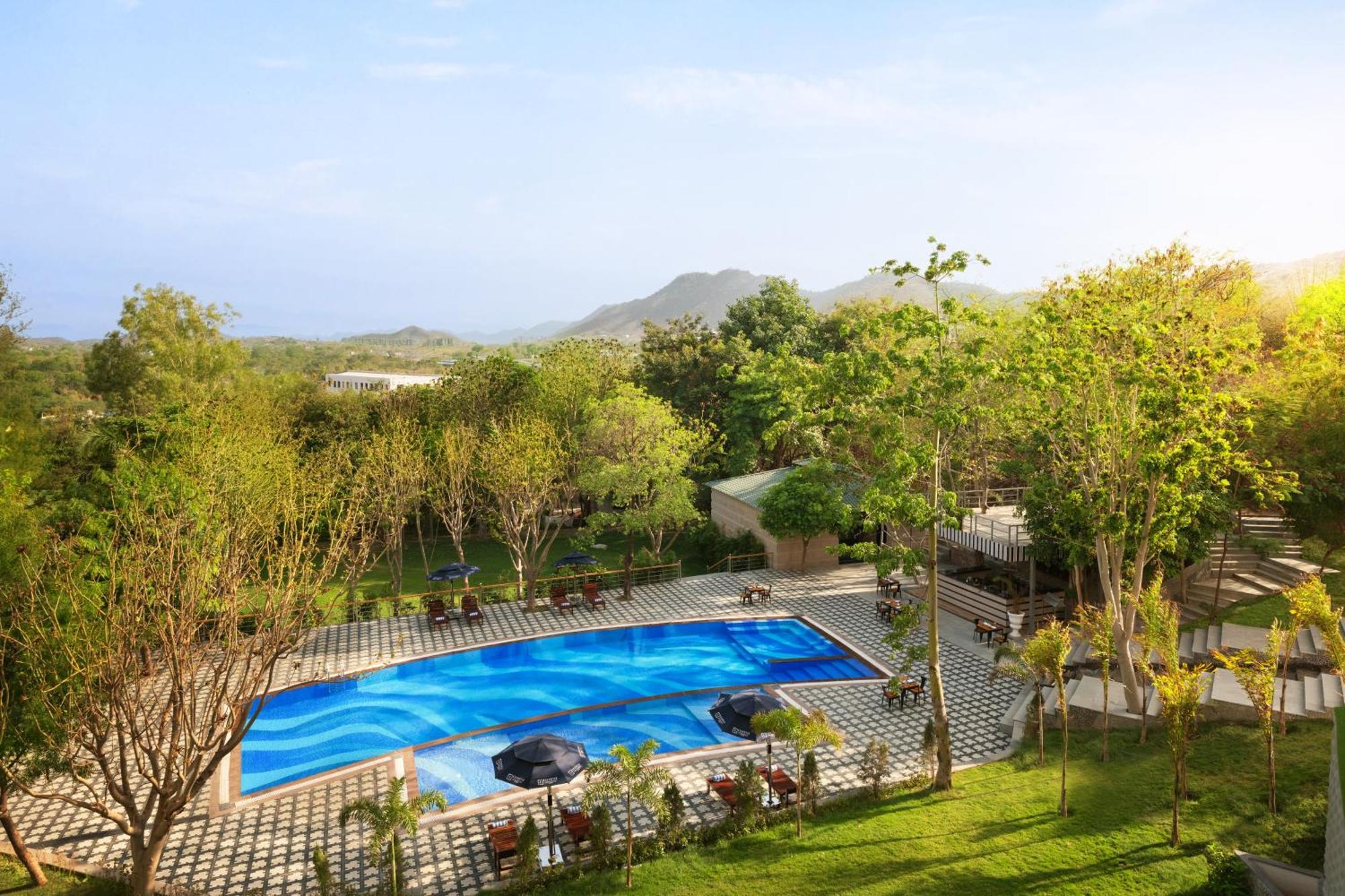 Essentia Luxury Resort & Spa Удайпур Екстериор снимка